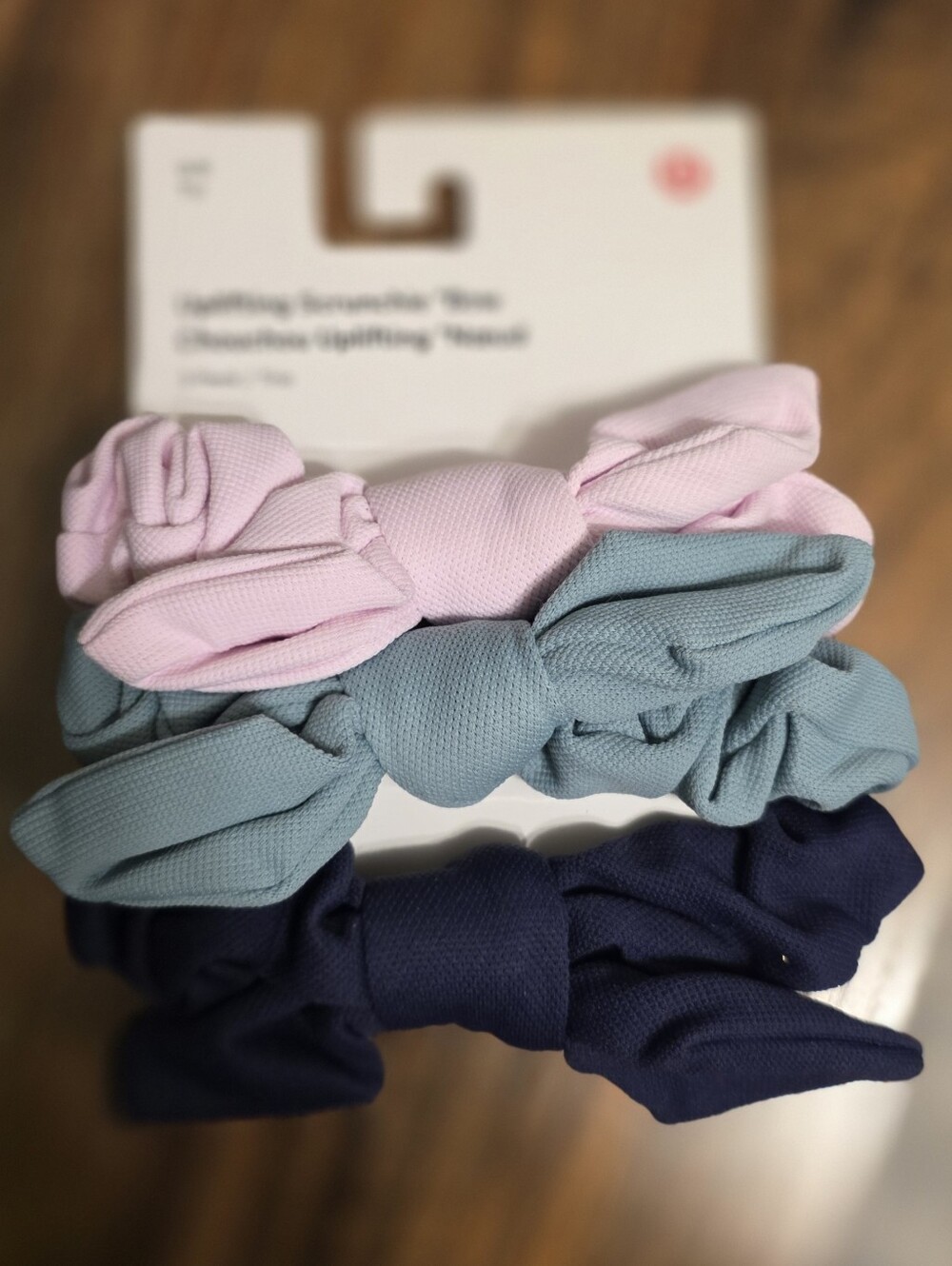 lululemon athletica Kids Bow Scrunchie 3-Pack — Light Pink, Sage, Navy - Picture 2 of 4